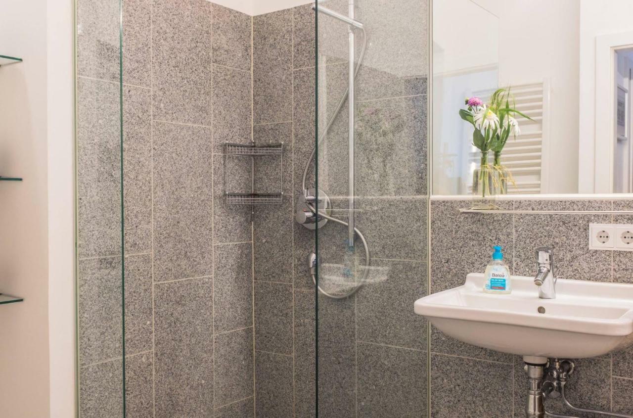 Spacious Old Town Luxury Apartment Линц Экстерьер фото